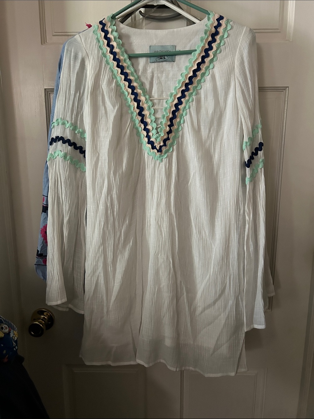 Judith March White Tunic with Mint & Navy Rick Rack trim. Size Small. EUC